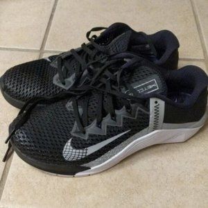 Men's Nike Metcon 6 EUC size 9 (black/white)